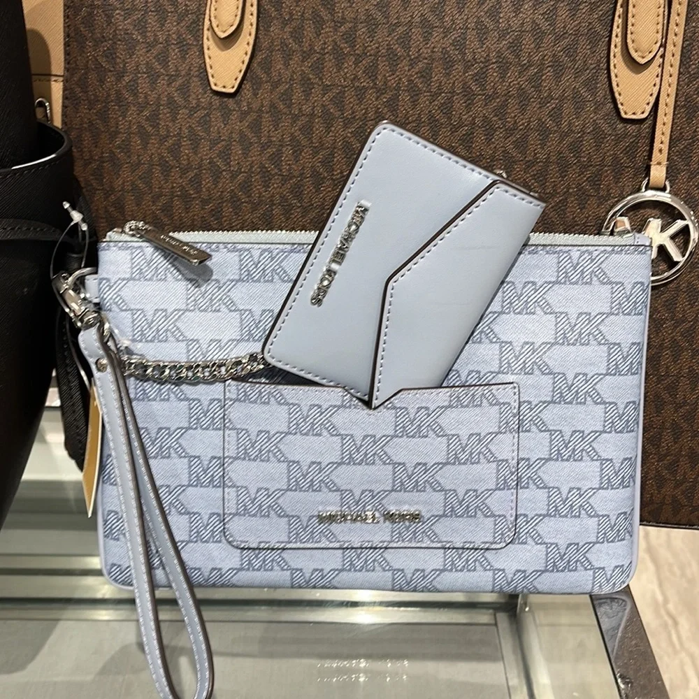 MICHAEL KORS JET SET ITEM LG 2 in 1 CARD CASE & WRISTLET Pale Blue NWT